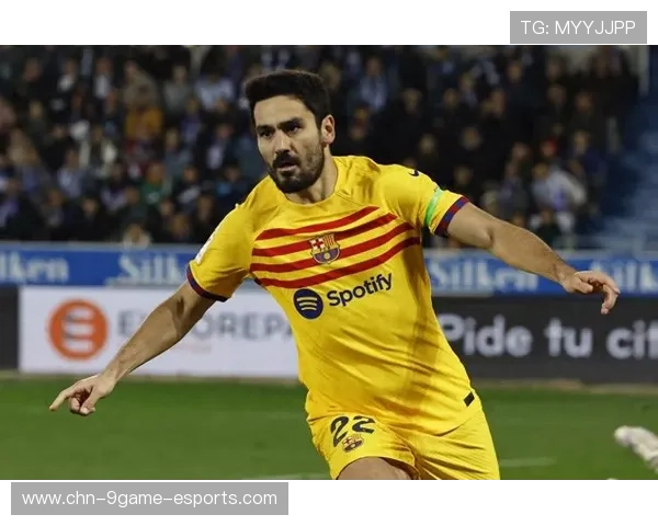 巴萨京多安禁区倒地爆射破网经验尽显